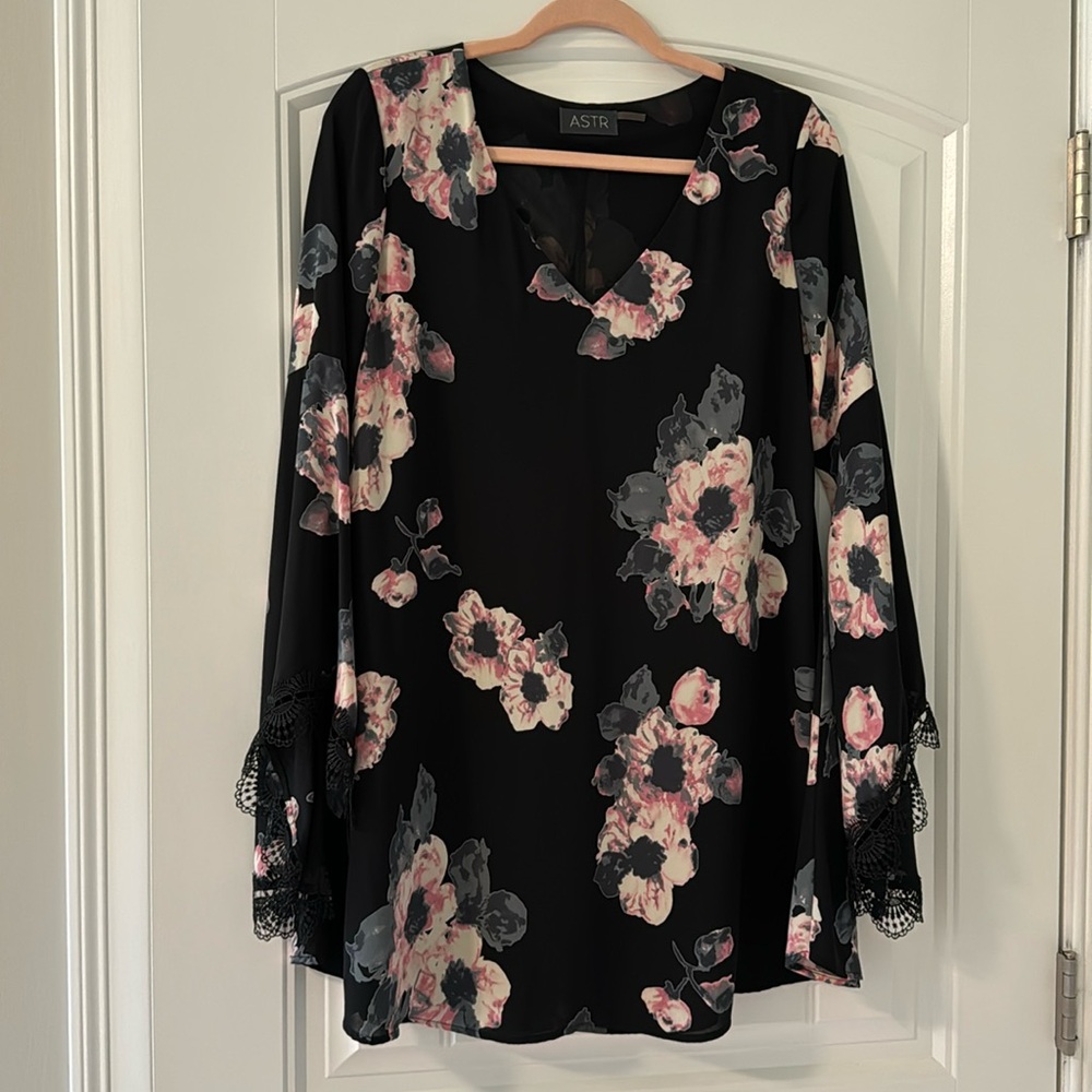 ASTR The Label Bell Sleeve Mini Dress